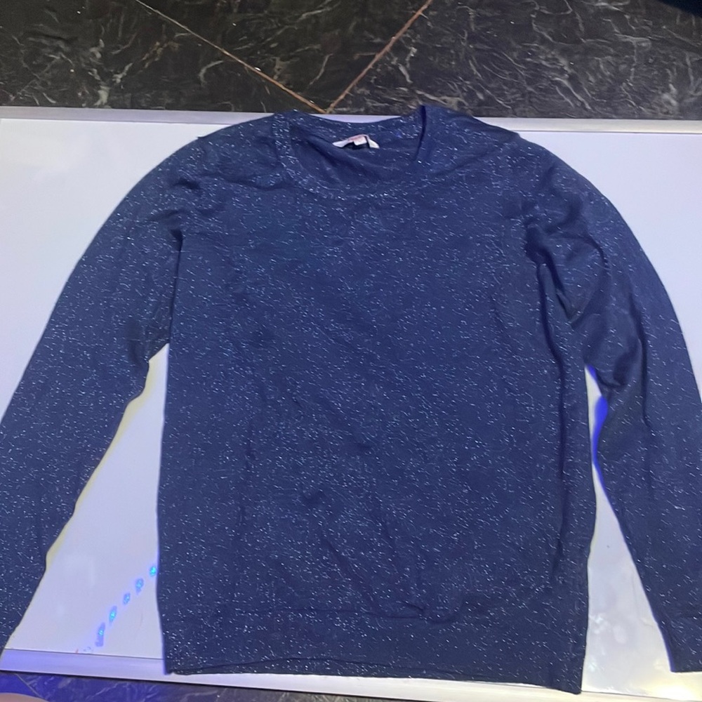 Cute comfy barely worn sweater size:L